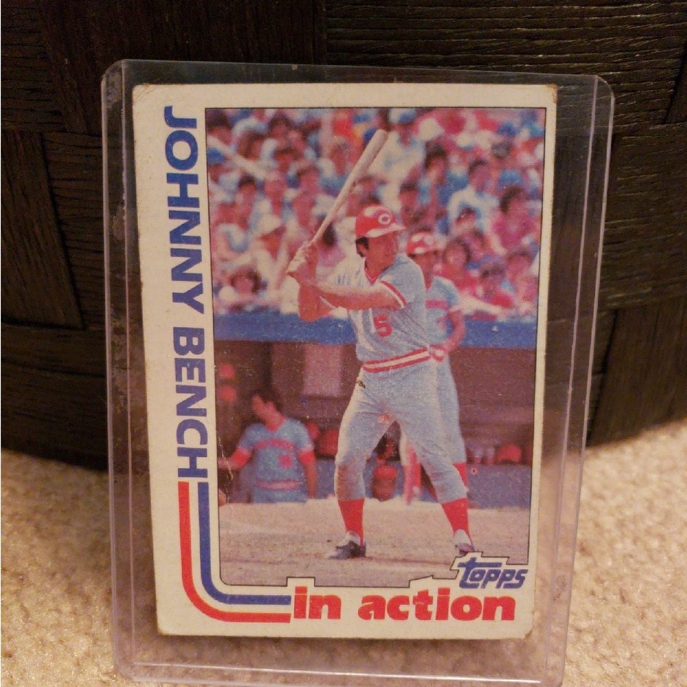 TOPPS-JOHNNY BENCH VARD IN HEAVY PLASTIC SLEEVE